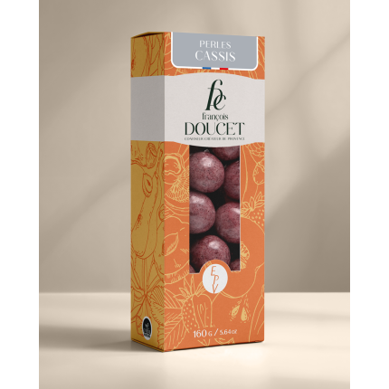 Perles Cassis - Pâtes de fruits au cassis enrobées de pâte d'amandes et de chocolat