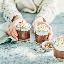 Crème chocolat Tonka façon Smores et éclats de noisettes pralinées